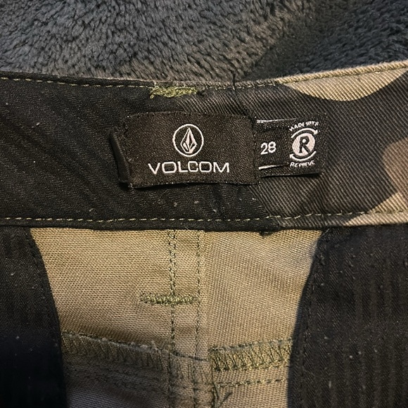 Camo Volcom Shorts - Picture 3 of 3